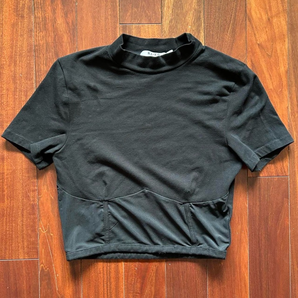 NA-KD Mock Neck Crop Top